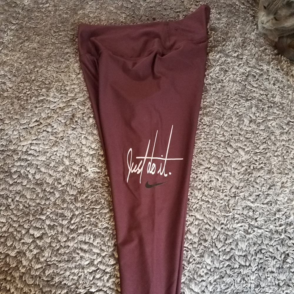 Nike Dri Fir Cropped Leggings